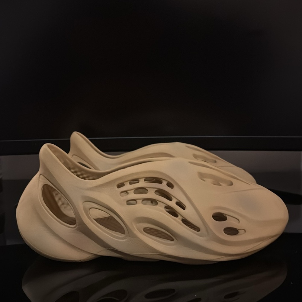 adidas Yeezy Foam RNR - Picture 3 of 6